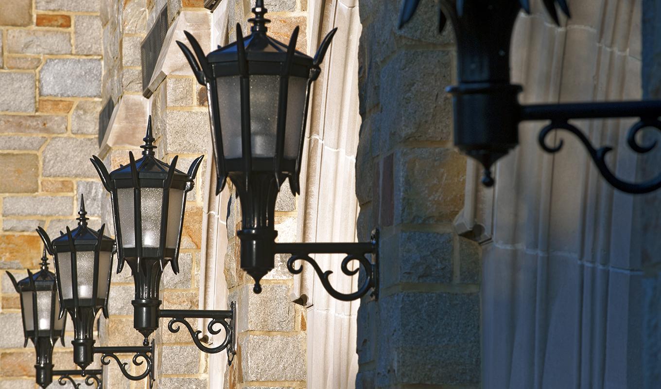 Fulton-lamps-exterior_1360x800